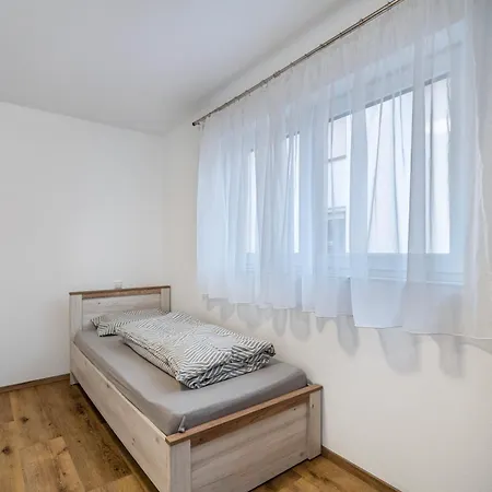 - Maisonette アパート バート・デュルハイム